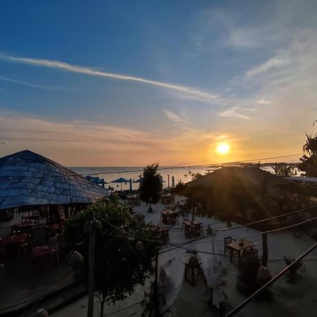גילי אייר Living Asia Sunset Resort מראה חיצוני תמונה